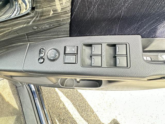 オデッセイ アブソルート・２０ｔｈアニバーサリー　純正８ｉｎメモリーナビ　バックカメラ　両側パワースライドドア　ＬＥＤヘッドライト　フォグライト　ハーフレザーシート　クルーズコントロール　ＣＴＢＡ　ＴＲＣ　ＥＴＣ　アイドリングストップ　パワーシート（32枚目）