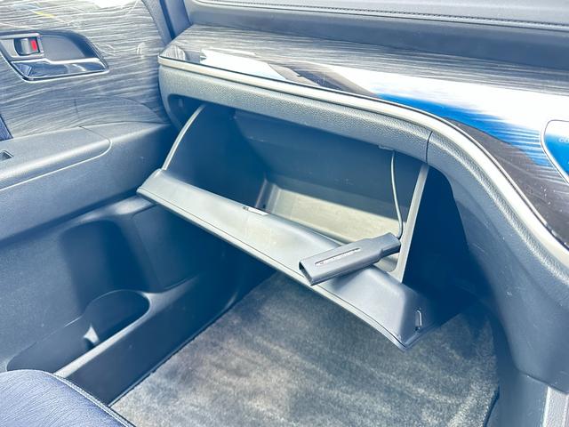 オデッセイ アブソルート・２０ｔｈアニバーサリー　純正８ｉｎメモリーナビ　バックカメラ　両側パワースライドドア　ＬＥＤヘッドライト　フォグライト　ハーフレザーシート　クルーズコントロール　ＣＴＢＡ　ＴＲＣ　ＥＴＣ　アイドリングストップ　パワーシート（42枚目）