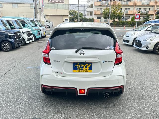 ノート ｅ－パワーニスモ　純正メモリーナビ　フルセグＴＶ　アラウンドビューカメラ　エマージェンシーブレーキ　デジタルインナーミラー　ＬＥＤヘッドライト　ＬＥＤフォグライト　ＬＫＡ　ＴＲＣ　ＥＴＣ　クリアランスソナー（12枚目）
