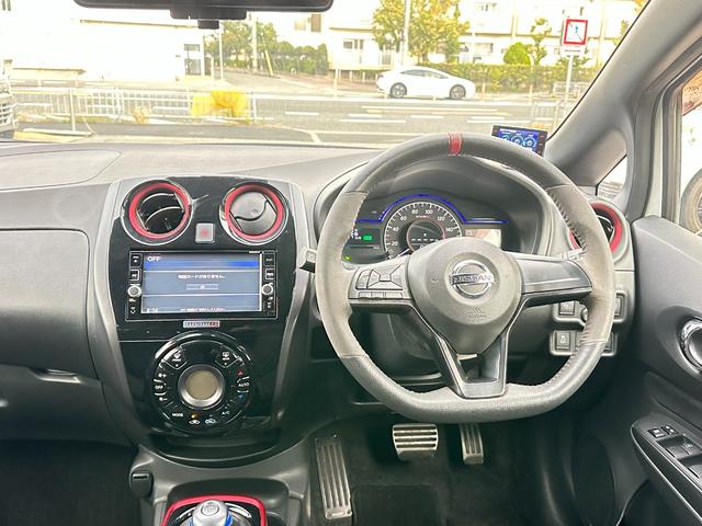 ノート ｅ－パワーニスモ　純正メモリーナビ　フルセグＴＶ　アラウンドビューカメラ　エマージェンシーブレーキ　デジタルインナーミラー　ＬＥＤヘッドライト　ＬＥＤフォグライト　ＬＫＡ　ＴＲＣ　ＥＴＣ　クリアランスソナー（29枚目）