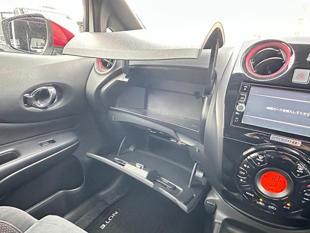 ノート ｅ－パワーニスモ　純正メモリーナビ　フルセグＴＶ　アラウンドビューカメラ　エマージェンシーブレーキ　デジタルインナーミラー　ＬＥＤヘッドライト　ＬＥＤフォグライト　ＬＫＡ　ＴＲＣ　ＥＴＣ　クリアランスソナー（45枚目）