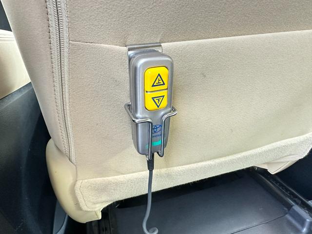 アルファード 2.5X 脱着式サイドリフトアップシート 純正9インチメモリーナビTV 純正フFDモニター Bモニター 両側パワースライド ETC ウッドコンビハンドル Cソナー 純正16AW LEDヘッドライト フォグライト(32枚目)