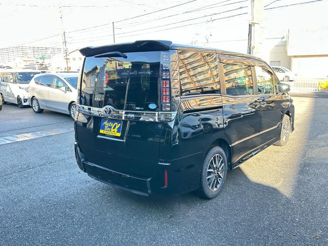 ヴォクシー ＺＳ　アルパイン９ｉｎメモリーナビ　フルセグＴＶ　アルパインフリップダウンモニター　両側パワースライド　車椅子仕様車（スロープタイプ）　ＬＥＤヘッドライト　フォグライト　ＴＲＣ　ＥＴＣ　アイドリングストップ（11枚目）