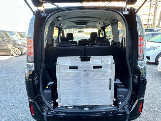 ヴォクシー ＺＳ　アルパイン９ｉｎメモリーナビ　フルセグＴＶ　アルパインフリップダウンモニター　両側パワースライド　車椅子仕様車（スロープタイプ）　ＬＥＤヘッドライト　フォグライト　ＴＲＣ　ＥＴＣ　アイドリングストップ（29枚目）