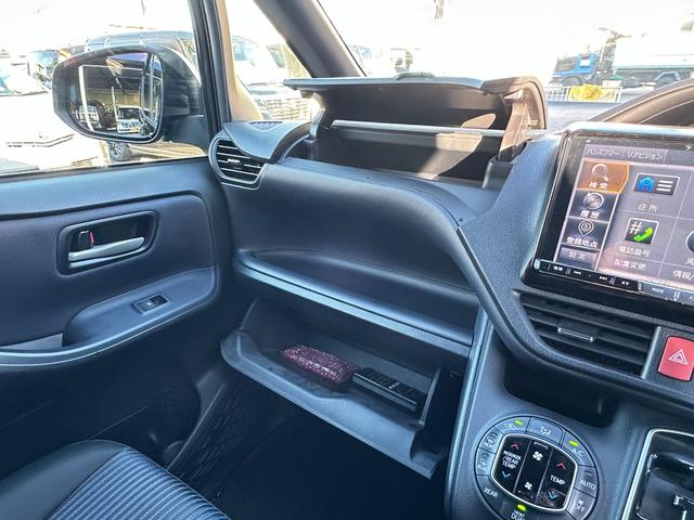 ヴォクシー ＺＳ　アルパイン９ｉｎメモリーナビ　フルセグＴＶ　アルパインフリップダウンモニター　両側パワースライド　車椅子仕様車（スロープタイプ）　ＬＥＤヘッドライト　フォグライト　ＴＲＣ　ＥＴＣ　アイドリングストップ（46枚目）