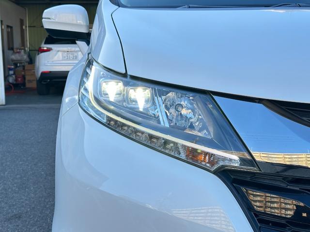 オデッセイ アブソルート・２０ｔｈアニバーサリー　あんしんパッケージ　純正８ｉｎメモリーナビＴＶ　バックカメラ　後席ＦＤモニター　両側パワースライド　前後ドラレコ　ＬＥＤライト　フォグ　ハーフレザーパワーシート　クルーズＣ　ＣＴＢＡ　ＴＲＣ　ＥＴＣ（14枚目）