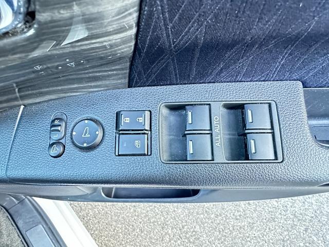 オデッセイ アブソルート・２０ｔｈアニバーサリー　あんしんパッケージ　純正８ｉｎメモリーナビＴＶ　バックカメラ　後席ＦＤモニター　両側パワースライド　前後ドラレコ　ＬＥＤライト　フォグ　ハーフレザーパワーシート　クルーズＣ　ＣＴＢＡ　ＴＲＣ　ＥＴＣ（33枚目）