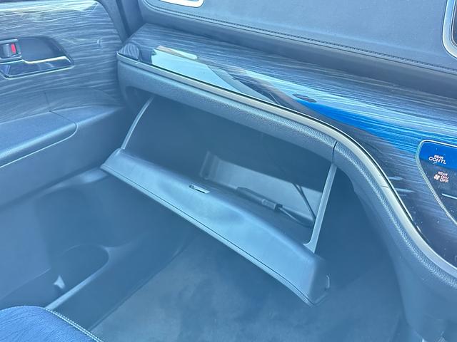 オデッセイ アブソルート・２０ｔｈアニバーサリー　あんしんパッケージ　純正８ｉｎメモリーナビＴＶ　バックカメラ　後席ＦＤモニター　両側パワースライド　前後ドラレコ　ＬＥＤライト　フォグ　ハーフレザーパワーシート　クルーズＣ　ＣＴＢＡ　ＴＲＣ　ＥＴＣ（44枚目）