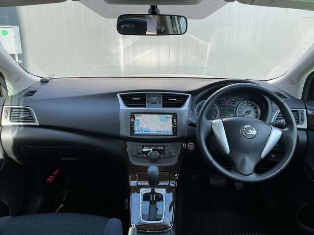 視界が広くなるようナビとメータパネルは見やすい位置にあります。