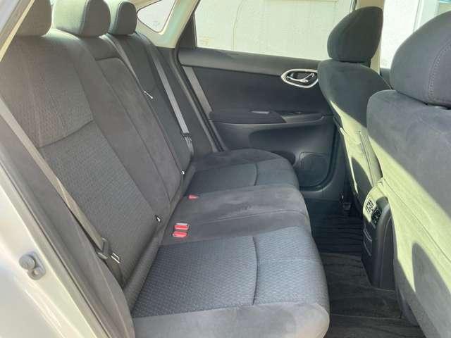 後席シートも広くゆったり座れます。