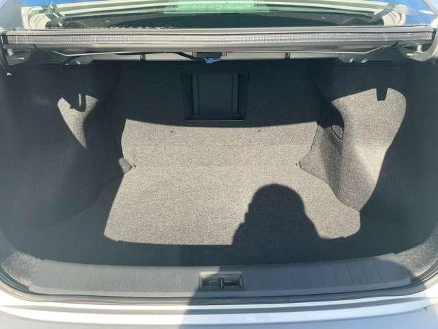 セダンならではの広々としたトランクスペース
