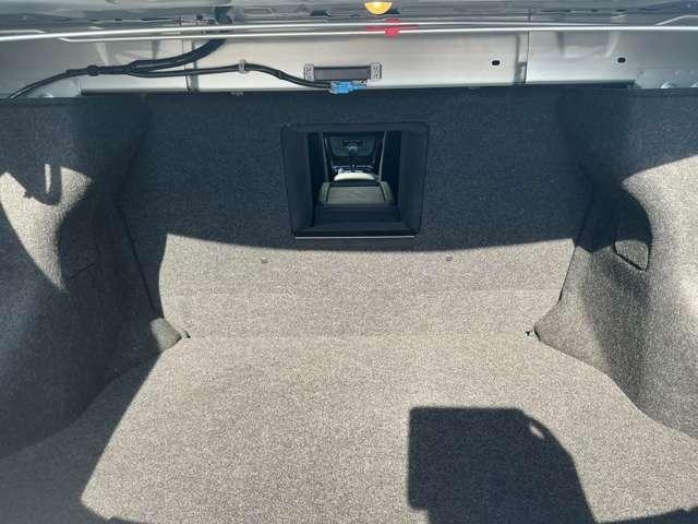 トランクスルーで長い物も載せれます。