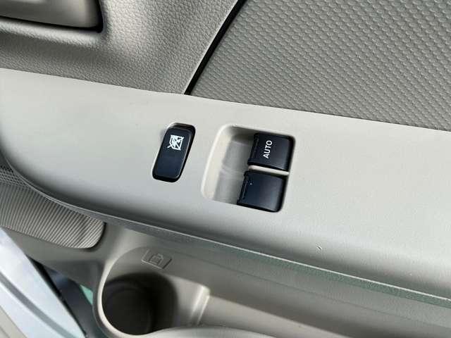 エブリイ 　車椅子移動車　助手席側リアシート付　ポータブルナビ　ラジオチューナー（10枚目）