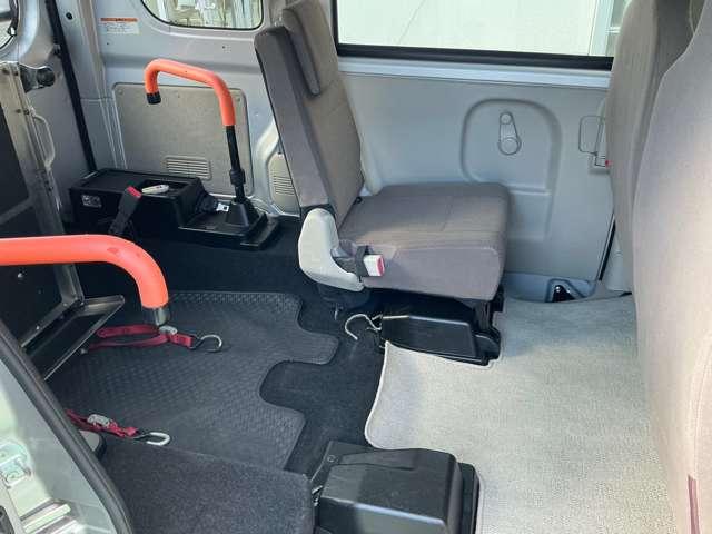 エブリイ 　車椅子移動車　助手席側リアシート付　ポータブルナビ　ラジオチューナー（13枚目）