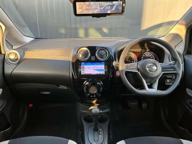 ノート １．２　Ｘ　ナビ　Ｂｌｕｅｔｏｏｔｈ　レーダーブレーキサポート　ＥＴＣ搭載　スマトキー　セキュリティーアラーム　キーレス　運転席助手席エアバッグ　ナビＴＶ　ワンセグ　バックカメラ　エアコン　パワーウィンドウ　パワーステアリング　ＡＢＳ（3枚目）
