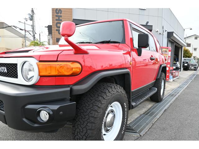 FJクルーザー レッドカラーパッケージ 新品16インチアルミホイール フルセグナビ 前後ドラレコナビ連動 バックカメラ USバンパー フォグランプ BFGタイヤ フロントリフトアップ(3枚目)