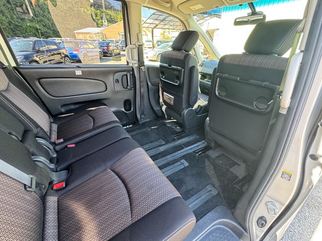 セレナ ハイウェイスター S-ハイブリッド /26後期/両側電動スライド/車線逸脱防止/横滑り防止/アイドリングストップ/後席エアコン/クルコン/オートライト/フルセグ/Bluetooth/CD/DVD/Bカメラ/インテリキ―/16AW/(71枚目)