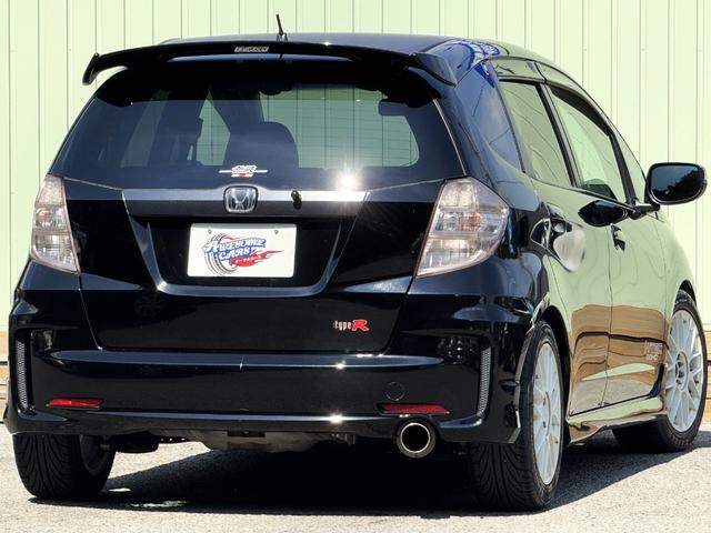 フィット RS /後期/6MT/APEXIマフラー/16AW/ローダウン/無限ステアリング/カーボン調シート/リアスポイラー/TV/Bluetooth/CD/AUX/オートライト/オートAC/ETC/キーレスエントリ(2枚目)