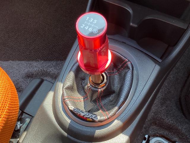 フィット RS /後期/6MT/APEXIマフラー/16AW/ローダウン/無限ステアリング/カーボン調シート/リアスポイラー/TV/Bluetooth/CD/AUX/オートライト/オートAC/ETC/キーレスエントリ(4枚目)