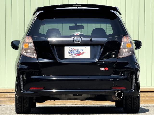 フィット RS /後期/6MT/APEXIマフラー/16AW/ローダウン/無限ステアリング/カーボン調シート/リアスポイラー/TV/Bluetooth/CD/AUX/オートライト/オートAC/ETC/キーレスエントリ(9枚目)