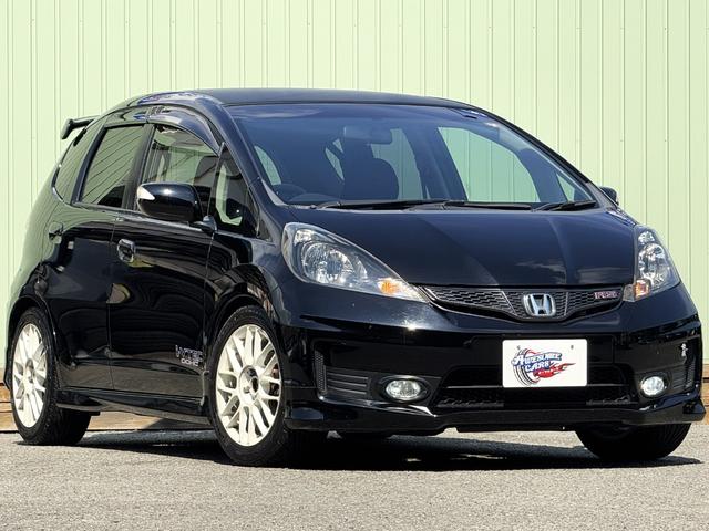 フィット RS /後期/6MT/APEXIマフラー/16AW/ローダウン/無限ステアリング/カーボン調シート/リアスポイラー/TV/Bluetooth/CD/AUX/オートライト/オートAC/ETC/キーレスエントリ(10枚目)