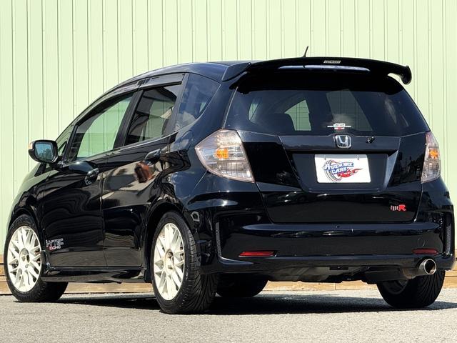 フィット RS /後期/6MT/APEXIマフラー/16AW/ローダウン/無限ステアリング/カーボン調シート/リアスポイラー/TV/Bluetooth/CD/AUX/オートライト/オートAC/ETC/キーレスエントリ(11枚目)