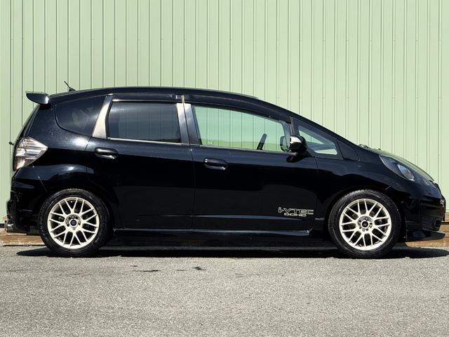 フィット RS /後期/6MT/APEXIマフラー/16AW/ローダウン/無限ステアリング/カーボン調シート/リアスポイラー/TV/Bluetooth/CD/AUX/オートライト/オートAC/ETC/キーレスエントリ(14枚目)