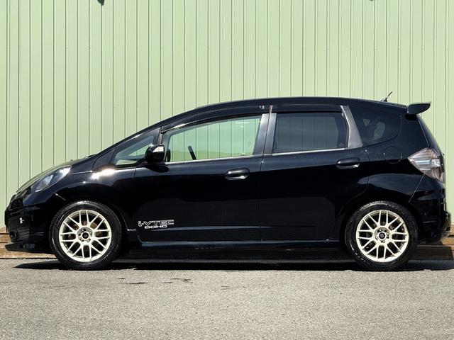 フィット RS /後期/6MT/APEXIマフラー/16AW/ローダウン/無限ステアリング/カーボン調シート/リアスポイラー/TV/Bluetooth/CD/AUX/オートライト/オートAC/ETC/キーレスエントリ(16枚目)