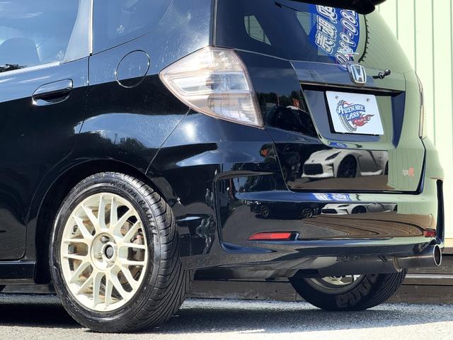 フィット RS /後期/6MT/APEXIマフラー/16AW/ローダウン/無限ステアリング/カーボン調シート/リアスポイラー/TV/Bluetooth/CD/AUX/オートライト/オートAC/ETC/キーレスエントリ(20枚目)