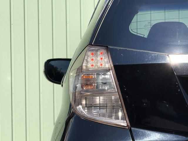 フィット RS /後期/6MT/APEXIマフラー/16AW/ローダウン/無限ステアリング/カーボン調シート/リアスポイラー/TV/Bluetooth/CD/AUX/オートライト/オートAC/ETC/キーレスエントリ(28枚目)