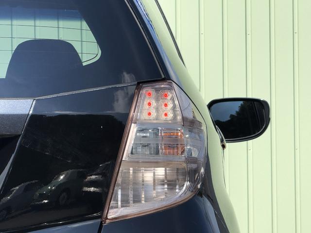 フィット RS /後期/6MT/APEXIマフラー/16AW/ローダウン/無限ステアリング/カーボン調シート/リアスポイラー/TV/Bluetooth/CD/AUX/オートライト/オートAC/ETC/キーレスエントリ(29枚目)