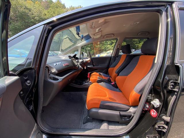 フィット RS /後期/6MT/APEXIマフラー/16AW/ローダウン/無限ステアリング/カーボン調シート/リアスポイラー/TV/Bluetooth/CD/AUX/オートライト/オートAC/ETC/キーレスエントリ(43枚目)