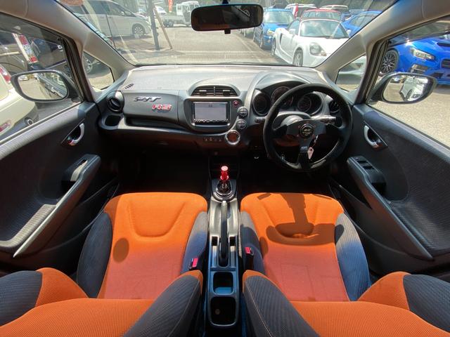 フィット RS /後期/6MT/APEXIマフラー/16AW/ローダウン/無限ステアリング/カーボン調シート/リアスポイラー/TV/Bluetooth/CD/AUX/オートライト/オートAC/ETC/キーレスエントリ(44枚目)