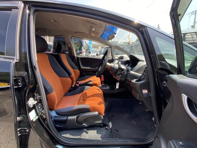 フィット RS /後期/6MT/APEXIマフラー/16AW/ローダウン/無限ステアリング/カーボン調シート/リアスポイラー/TV/Bluetooth/CD/AUX/オートライト/オートAC/ETC/キーレスエントリ(45枚目)