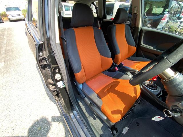 フィット RS /後期/6MT/APEXIマフラー/16AW/ローダウン/無限ステアリング/カーボン調シート/リアスポイラー/TV/Bluetooth/CD/AUX/オートライト/オートAC/ETC/キーレスエントリ(60枚目)