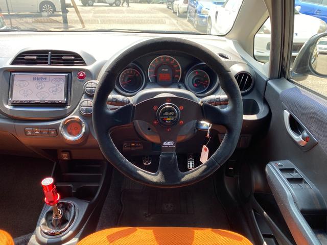 フィット RS /後期/6MT/APEXIマフラー/16AW/ローダウン/無限ステアリング/カーボン調シート/リアスポイラー/TV/Bluetooth/CD/AUX/オートライト/オートAC/ETC/キーレスエントリ(62枚目)