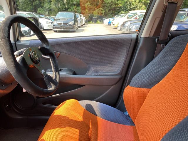 フィット RS /後期/6MT/APEXIマフラー/16AW/ローダウン/無限ステアリング/カーボン調シート/リアスポイラー/TV/Bluetooth/CD/AUX/オートライト/オートAC/ETC/キーレスエントリ(63枚目)