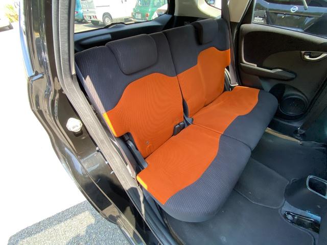 フィット RS /後期/6MT/APEXIマフラー/16AW/ローダウン/無限ステアリング/カーボン調シート/リアスポイラー/TV/Bluetooth/CD/AUX/オートライト/オートAC/ETC/キーレスエントリ(70枚目)