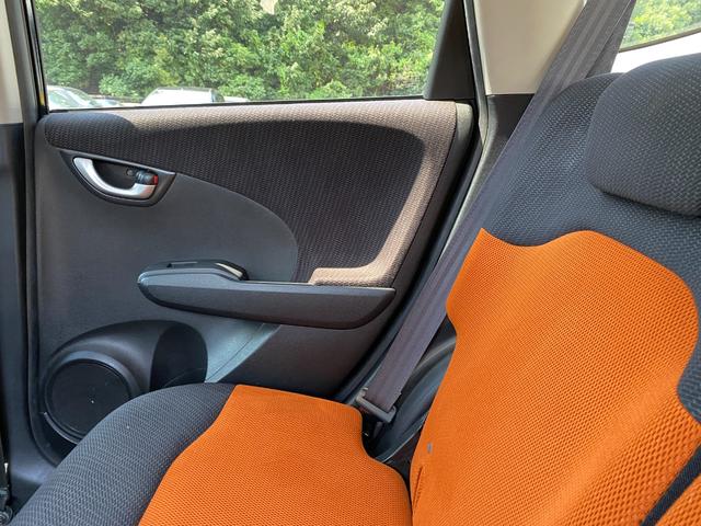 フィット RS /後期/6MT/APEXIマフラー/16AW/ローダウン/無限ステアリング/カーボン調シート/リアスポイラー/TV/Bluetooth/CD/AUX/オートライト/オートAC/ETC/キーレスエントリ(73枚目)