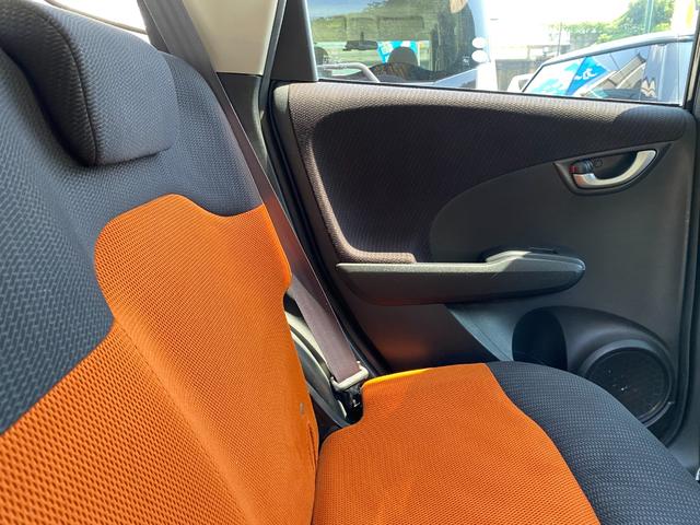 フィット RS /後期/6MT/APEXIマフラー/16AW/ローダウン/無限ステアリング/カーボン調シート/リアスポイラー/TV/Bluetooth/CD/AUX/オートライト/オートAC/ETC/キーレスエントリ(74枚目)