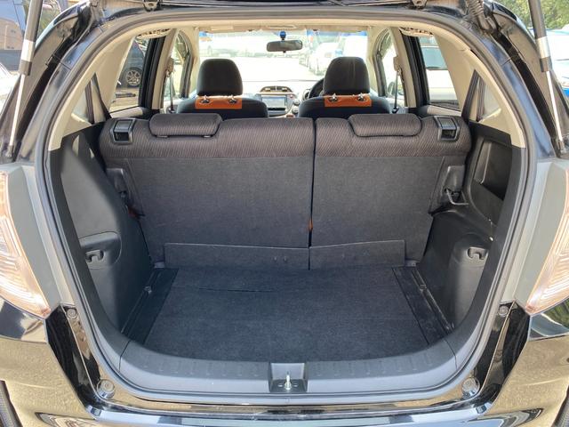 フィット RS /後期/6MT/APEXIマフラー/16AW/ローダウン/無限ステアリング/カーボン調シート/リアスポイラー/TV/Bluetooth/CD/AUX/オートライト/オートAC/ETC/キーレスエントリ(76枚目)