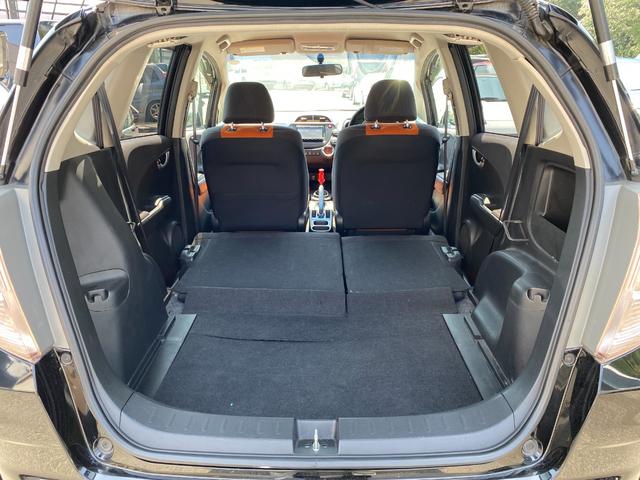 フィット RS /後期/6MT/APEXIマフラー/16AW/ローダウン/無限ステアリング/カーボン調シート/リアスポイラー/TV/Bluetooth/CD/AUX/オートライト/オートAC/ETC/キーレスエントリ(77枚目)