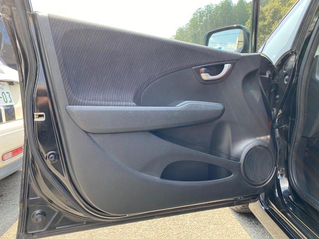 フィット RS /後期/6MT/APEXIマフラー/16AW/ローダウン/無限ステアリング/カーボン調シート/リアスポイラー/TV/Bluetooth/CD/AUX/オートライト/オートAC/ETC/キーレスエントリ(79枚目)