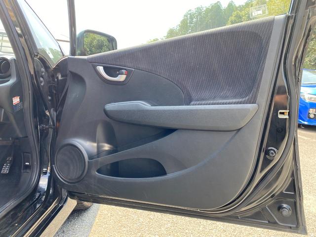 フィット RS /後期/6MT/APEXIマフラー/16AW/ローダウン/無限ステアリング/カーボン調シート/リアスポイラー/TV/Bluetooth/CD/AUX/オートライト/オートAC/ETC/キーレスエントリ(80枚目)