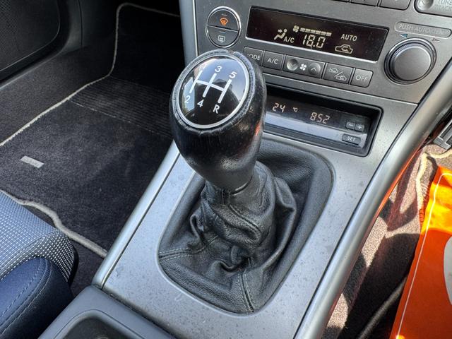 レガシィB4 2.0GT /5MT/spec B18AW/水平対向/HIDヘッドライト/キーレスエントリー/パワーシート/革巻きMOMOステアリング/記録簿8枚有/(4枚目)