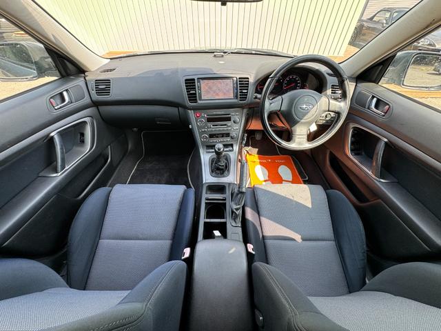 レガシィB4 2.0GT /5MT/spec B18AW/水平対向/HIDヘッドライト/キーレスエントリー/パワーシート/革巻きMOMOステアリング/記録簿8枚有/(13枚目)