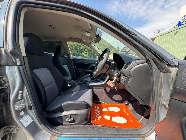 レガシィB4 2.0GT /5MT/spec B18AW/水平対向/HIDヘッドライト/キーレスエントリー/パワーシート/革巻きMOMOステアリング/記録簿8枚有/(14枚目)