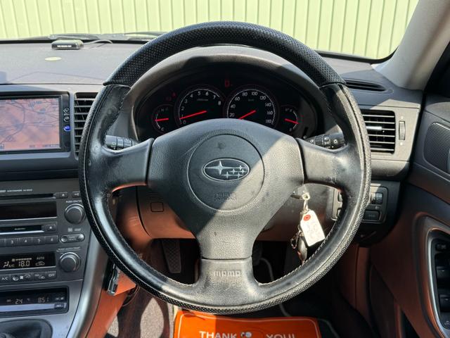 レガシィB4 2.0GT /5MT/spec B18AW/水平対向/HIDヘッドライト/キーレスエントリー/パワーシート/革巻きMOMOステアリング/記録簿8枚有/(16枚目)