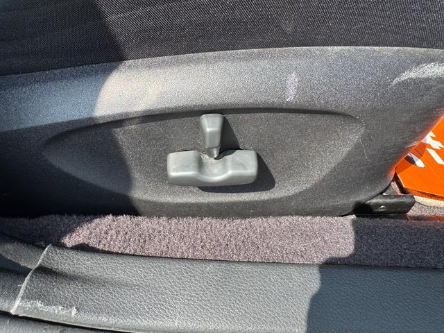 レガシィB4 2.0GT /5MT/spec B18AW/水平対向/HIDヘッドライト/キーレスエントリー/パワーシート/革巻きMOMOステアリング/記録簿8枚有/(24枚目)