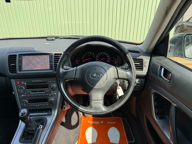 レガシィB4 2.0GT /5MT/spec B18AW/水平対向/HIDヘッドライト/キーレスエントリー/パワーシート/革巻きMOMOステアリング/記録簿8枚有/(27枚目)